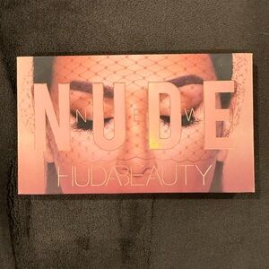 HUDA BEAUTY NUDE Eyeshadow Palette - Rose & Peach Tones